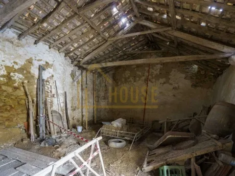 Casa/Adega para recuperar perto Lourinhã