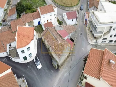 Casa/Adega para recuperar perto Lourinhã