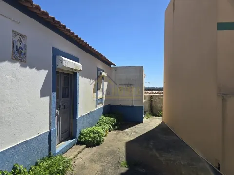 Moradia com logradouro na Marteleira