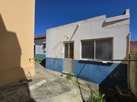 Moradia com logradouro na Marteleira