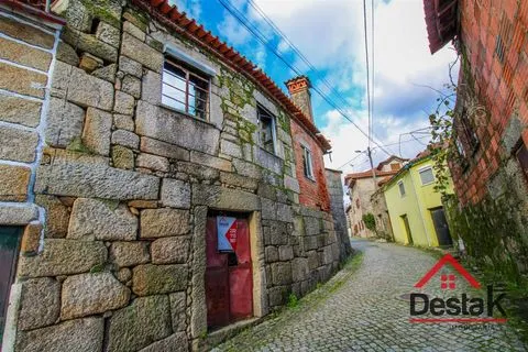 Moradia para reabilitar em Caparrosa, Tondela