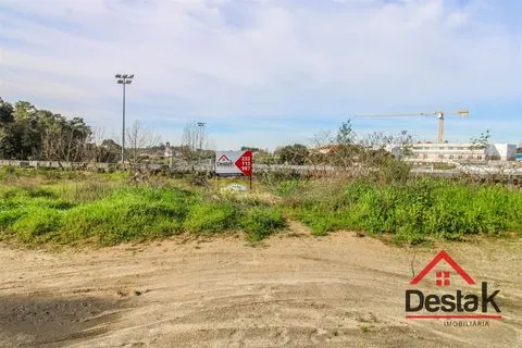 Terreno de construção com 630m², situado na Lajeosa do Daõ, Tondela.
