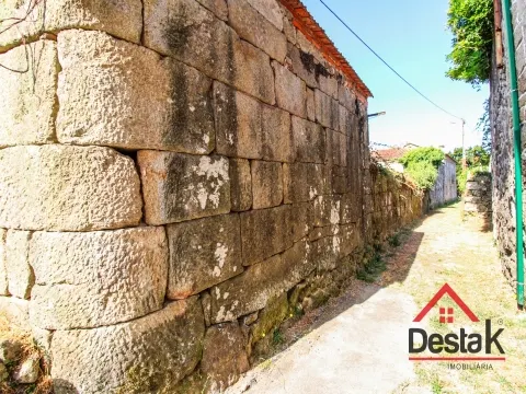 Moradia isolada em pedra para venda em Serrazes, São Pedro do Sul