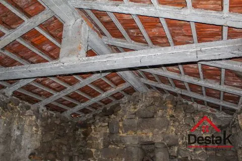 Moradia T1 para restaurar em Viseu