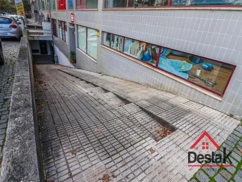 Garagem à venda junto ao centro de Viseu