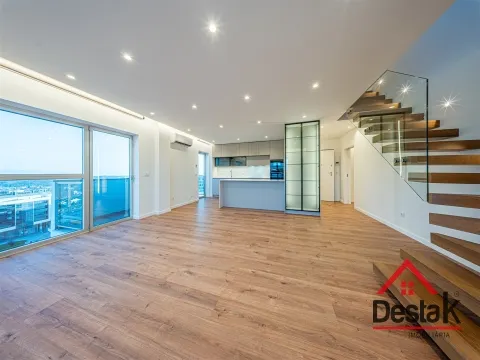 Apartamento T4 Duplex  junto ao Palácio do Gelo