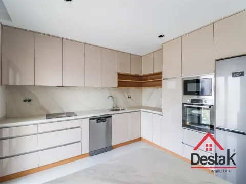 Moradia em Banda V3 situada no Campo, Viseu