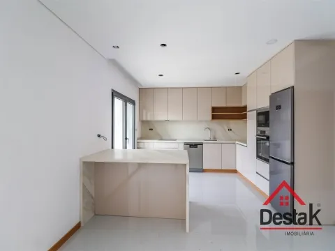 Moradia em Banda V3 situada no Campo, Viseu