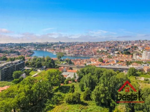 Apartamento T3 + 1 em Vila Nova de Gaia