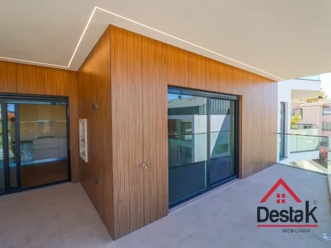 T3 Novo | Varandas com Churrasqueira | Garagem para 2 Carros