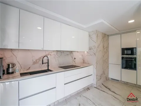 Apartamento T5 DUPLEX na Colina Verde