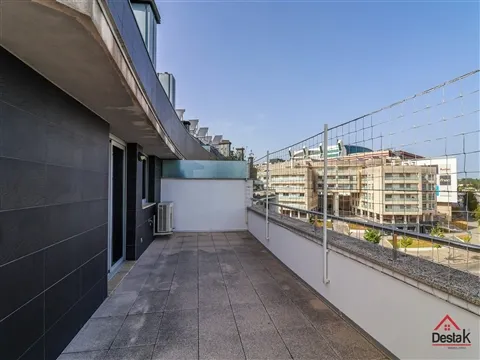 Apartamento T6 junto ao Palácio do Gelo, em Viseu