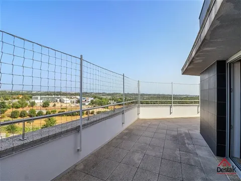 Apartamento T6 junto ao Palácio do Gelo, em Viseu