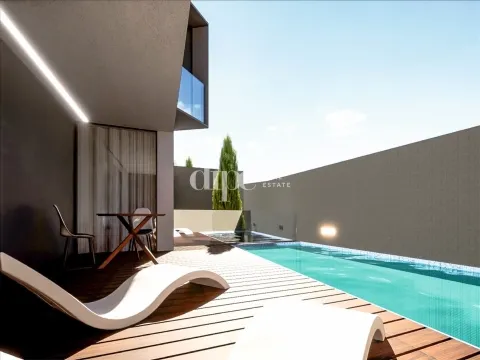 Moradia T3 com piscina em fase final construção