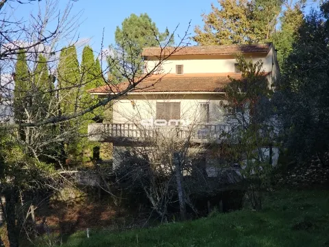 Quinta com Moradia e Terreno murado de 4.740m², junto às Termas de São Pedro do Sul