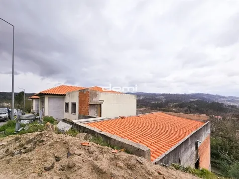 Apartamento T0, sito nas Termas de São Pedro do Sul.