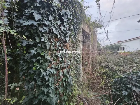 Moradia para restaurar em São Joaninho - Santa Comba Dão