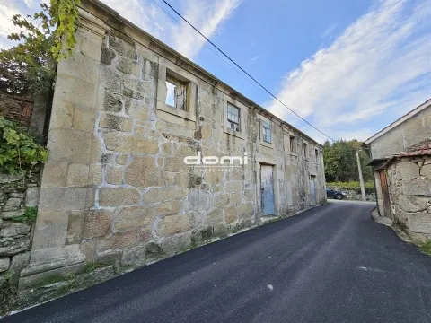 Moradia em pedra para reabilitar com grande potencial em Mourel, Carvalhais
