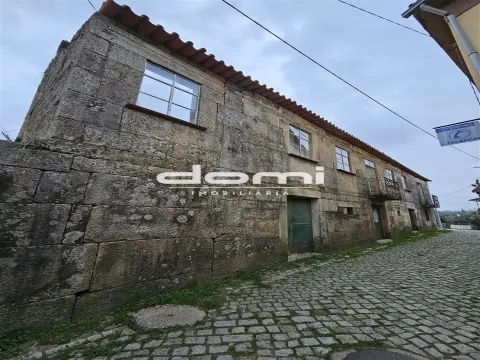 Moradia em Pedra para restaurar em Espinho - Mangualde