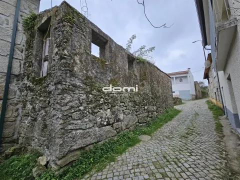 Moradia em Pedra para restaurar em Espinho - Mangualde