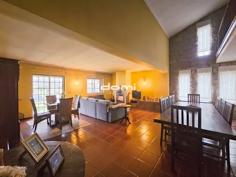  Moradia Isolada V4 em Paços de Vilharigues – Vouzela