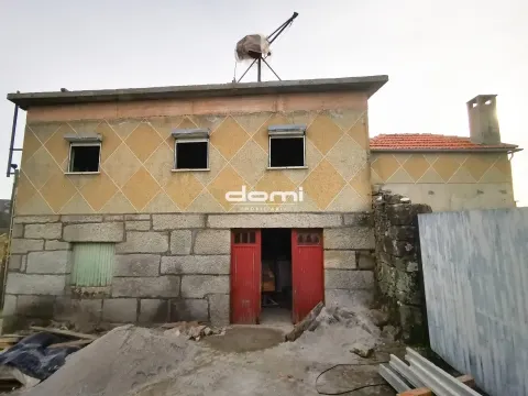 &#127969; Moradia em fase de remodelação em Castro Daire