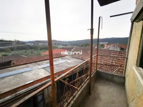 &#127969; Moradia em fase de remodelação em Castro Daire