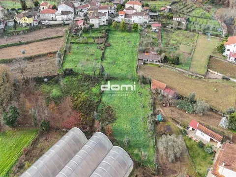 Terreno com viabilidade de construção em Moçamedes – Vouzela