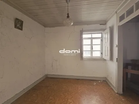 🏡 Moradia em Pedra para Remodelação, em Pindelo dos Milagres, São Pedro do Sul