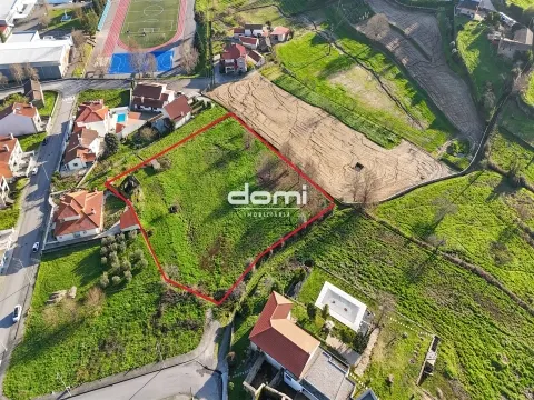 Terreno urbano com cerca de 5.000 m² no Centro de São Pedro do Sul 🌟