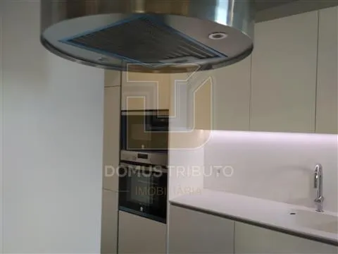 T4 Remodeled at Rotunda da Boavista