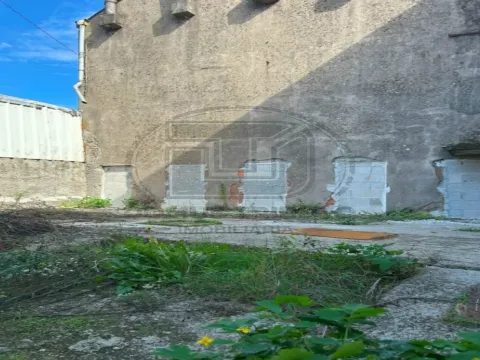 Armazém com potencial habitacional – Milheirós, Maia