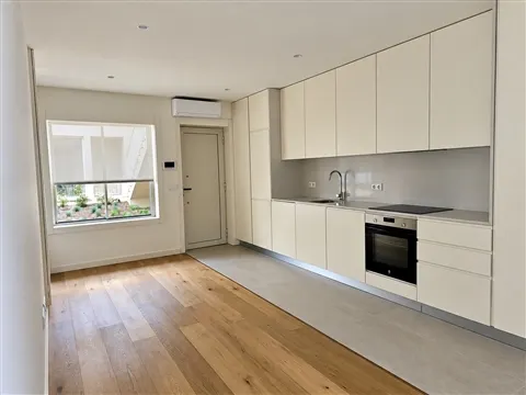 APARTAMENTO T1 NOVO COM TERRAÇO PRIVADO | A 300 METROS DA PRAIA | JUNTO AO METRO