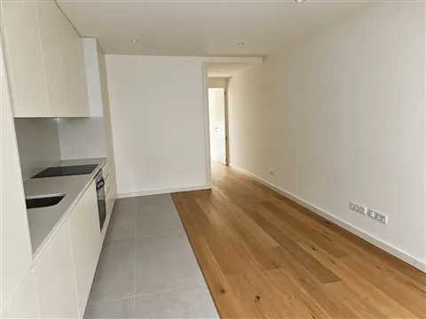 APARTAMENTO T1 NOVO COM TERRAÇO PRIVADO | A 300 METROS DA PRAIA | JUNTO AO METRO