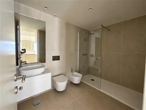 Apartamento T1 Duplex Mobilado com Varanda para Arrendamento – Brito Capelo, Matosinhos