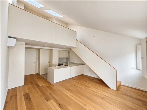 Apartamento T1 Duplex Mobilado com Varanda para Arrendamento – Brito Capelo, Matosinhos