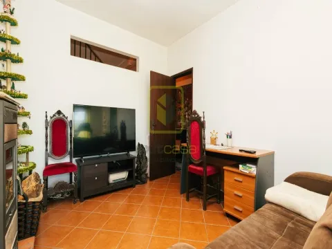 Moradia T4 com Pátio e Churrasqueira