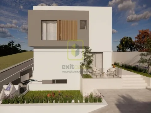 Moradia T4 em Construção