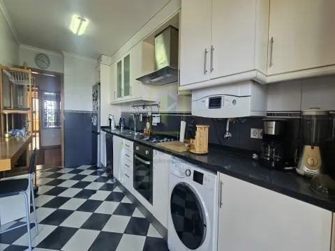 Apartamento T2 em Condomínio Fechado 