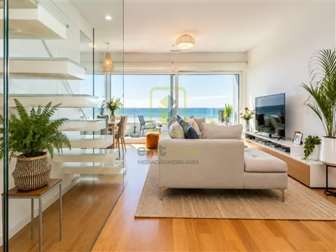 Apartamento T3 primeira linha de mar!