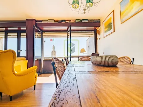 Apartamento T3 em Primeira Linha de Mar