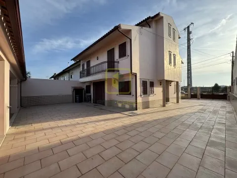 Moradia T6 + T0 em Cacia