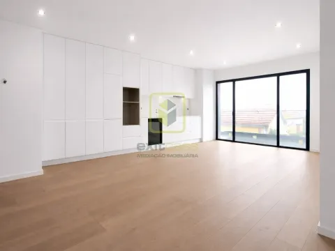 Apartamento T3 com Terraço em Aveiro