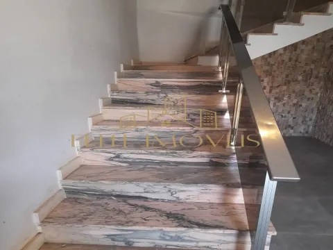 Vivenda T4 Duplex em Safim para Arrendamento de Curta / Longa Duração