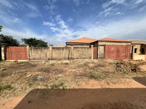 Moradia Inacabada em Bor para Venda