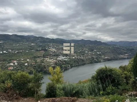 Moradia para restaurar com vista Rio Douro