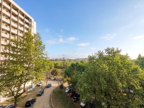 Appartement de 3 chambres à fort potentiel d’amélioration à Cidade Nova, Santo António dos Cavaleiros