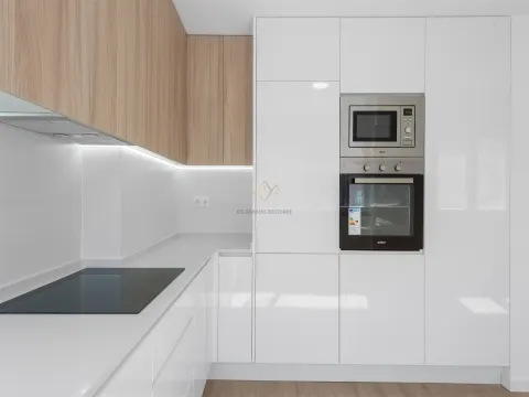 Brand New Refurbished 2 Bedroom Apartment with Balcony, near Alto dos Moinhos Metro