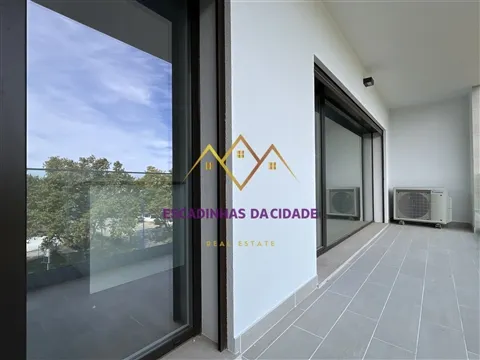 New 5 Bedroom Duplex in Montijo with parking