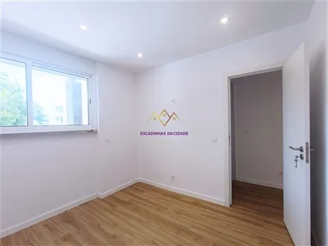 1+1 Bedroom Apartment in Sacavém — The Right Investment Minutes from Lisbon